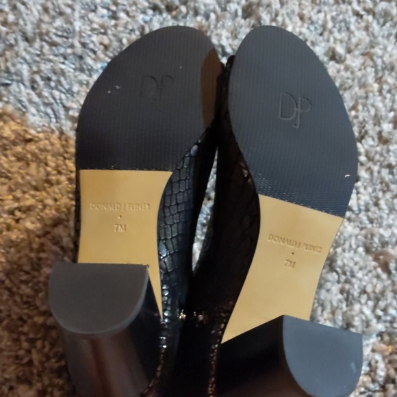 Like new with box Donald Pliner peep toe booties - Picture 4 of 4
